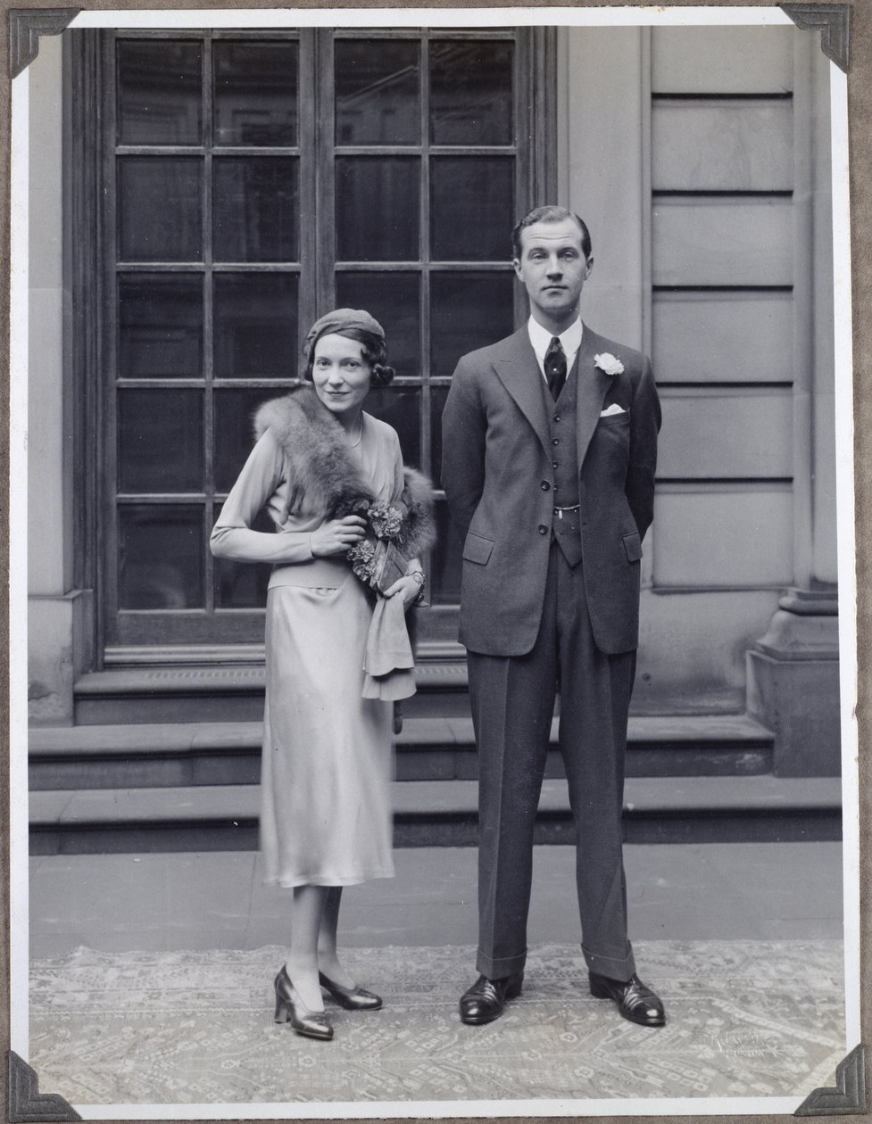 Lord Charles Cavendish and Adele Astaire on their wedding day بواسطة بليز نيكولا لو سوير