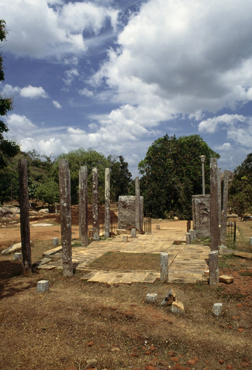 Relic chamber, Mihintale, near Anuradhapura, Sri Lanka بواسطة بليز نيكولا لو سوير