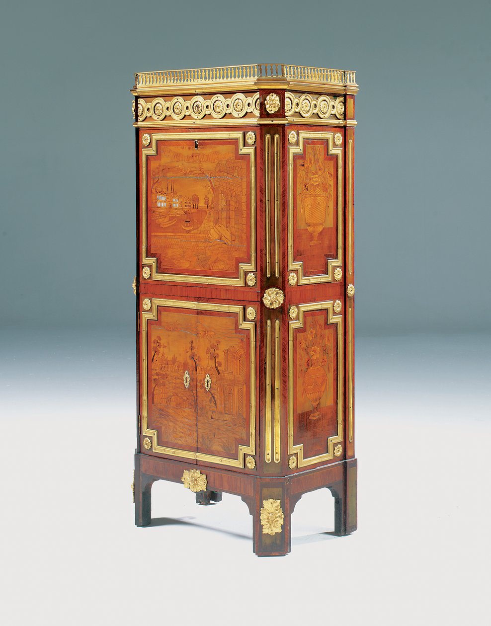 Louis XV secretaire a abattant (ormolu mount kingwood، amaranth & marquetry) بواسطة بيير روسيل