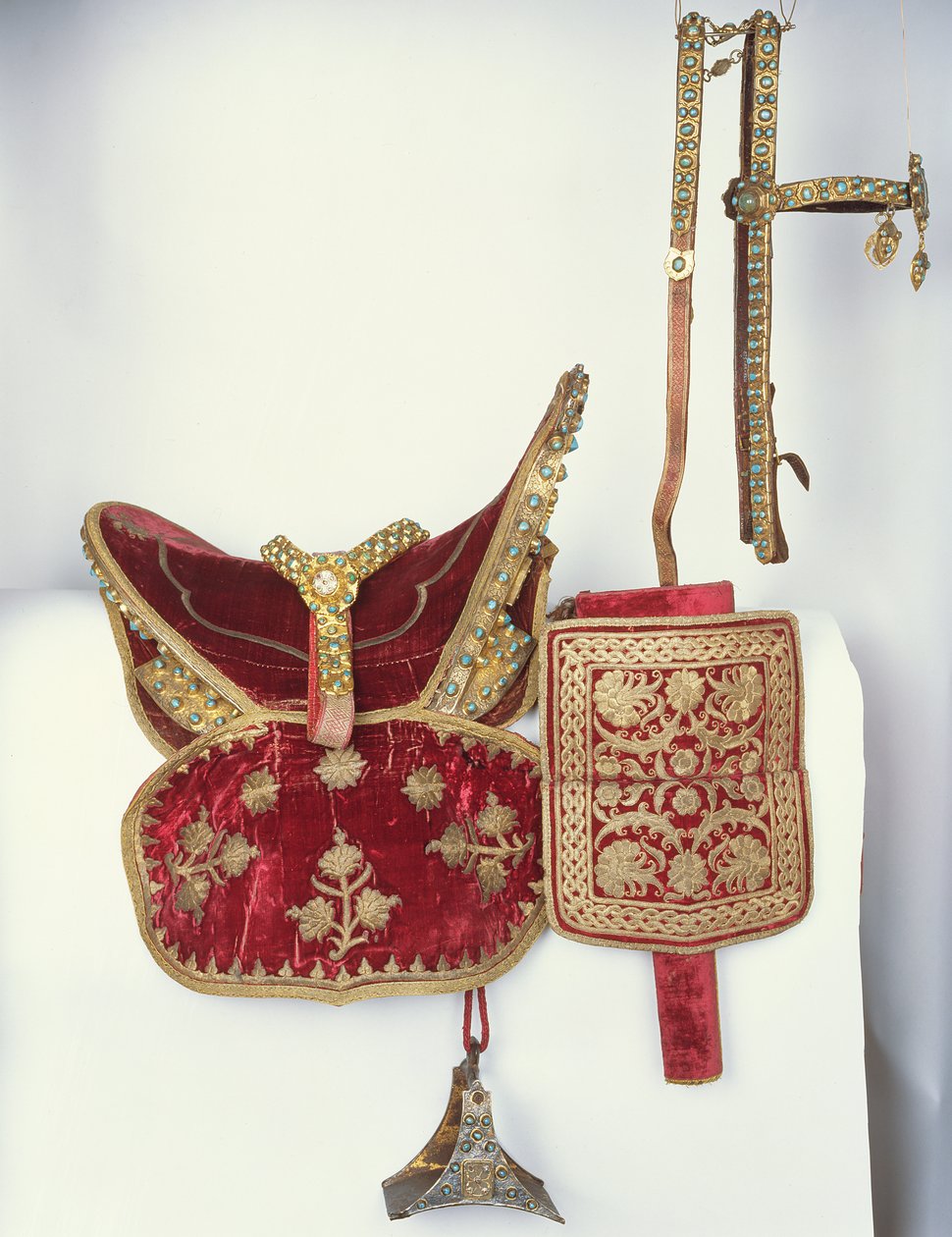 Parade Saddle (نسيج وفضة وأحجار كريمة) بواسطة المدرسة البولندية