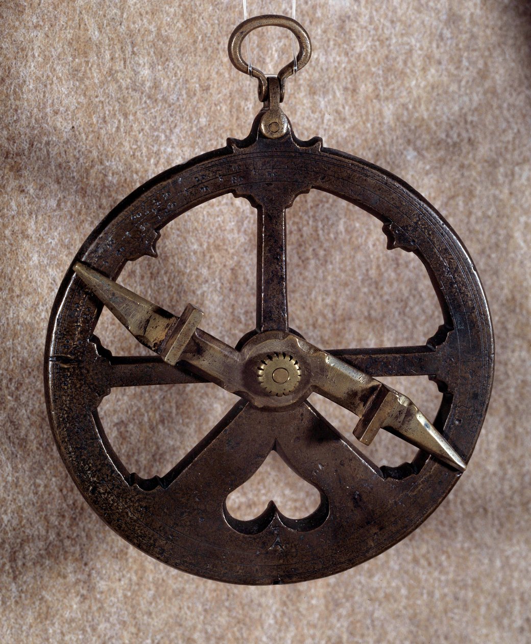 Measuring instrument: 16th century Portuguese nautical astrolabe. Oxford. University بواسطة المدرسة البرتغالية