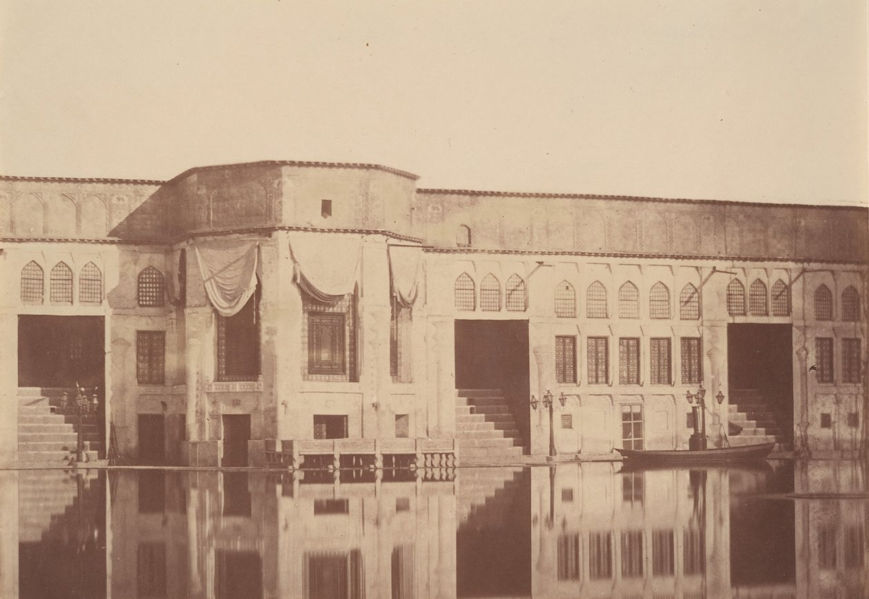 [Summer residence Qasr of the Shah, Emarat-e xoruji, Teheran, Iran], 1840s-60s.  بواسطة ربما بواسطة لويجي بيسكي.