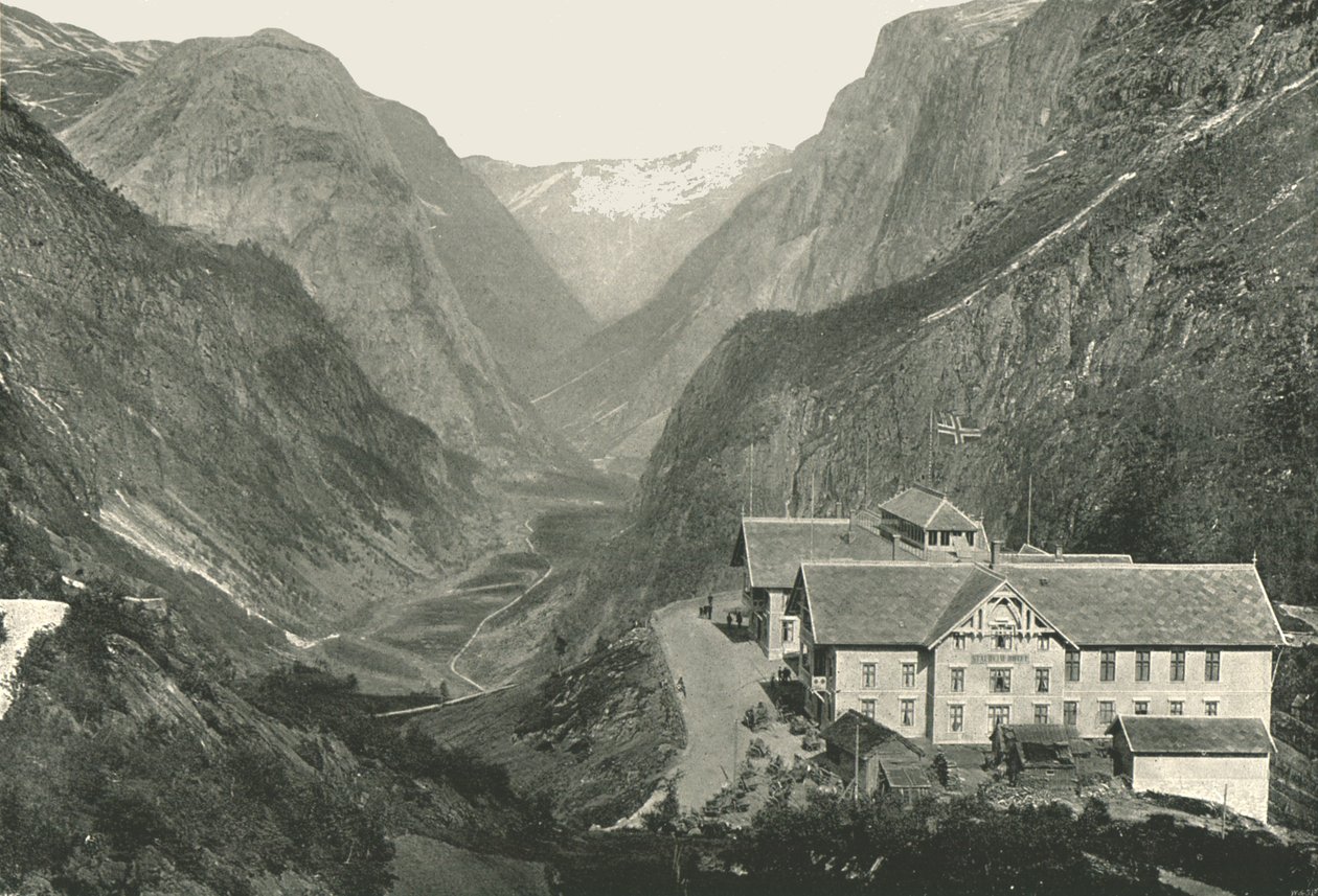 الوادي والفندق ، ستالهايم ، النرويج ، 1895. بواسطة شركة بولتون وشركاه