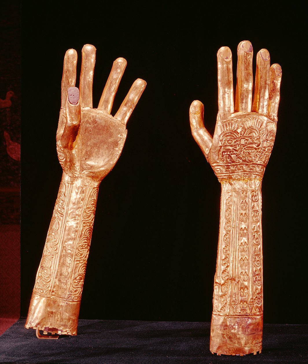 أذرع مطلية بالذهب ، Lambayeque-Sican Culture ، 700-1100 (gold und silver) بواسطة قبل الكولومبي