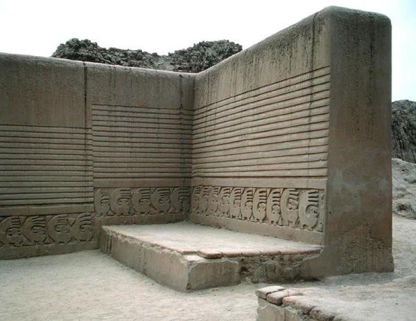 ساحة الاحتفالات ، قصر تشودي ، بناه Chimu ، c.1300 قبل الميلاد (انظر أيضًا 162903) بواسطة ما قبل كولومبوس قبل كولومبوس