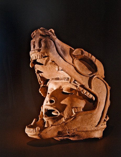 رأس الإنسان في فم جاكوار ، Remojadas Culture ، Vera Cruz (سيراميك) بواسطة ما قبل كولومبوس قبل كولومبوس