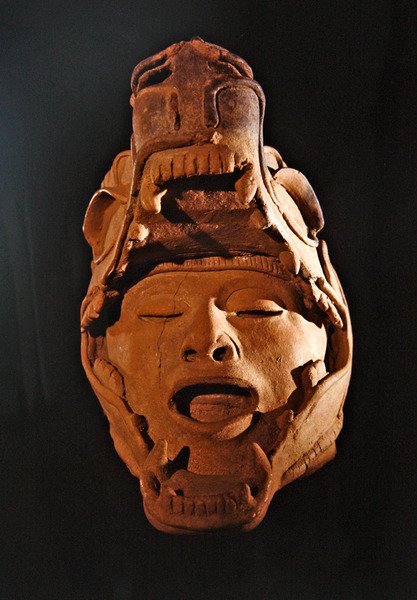 رأس الإنسان في فم جاكوار ، Remojadas Culture ، Vera Cruz (سيراميك) بواسطة ما قبل كولومبوس قبل كولومبوس