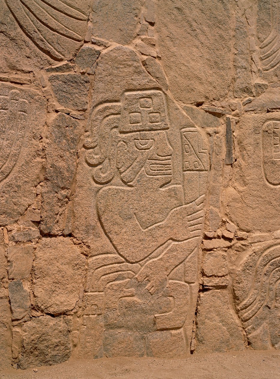 Figure of a warrior wearing a helmet and holding a club (stone) بواسطة ما قبل كولومبوس قبل كولومبوس