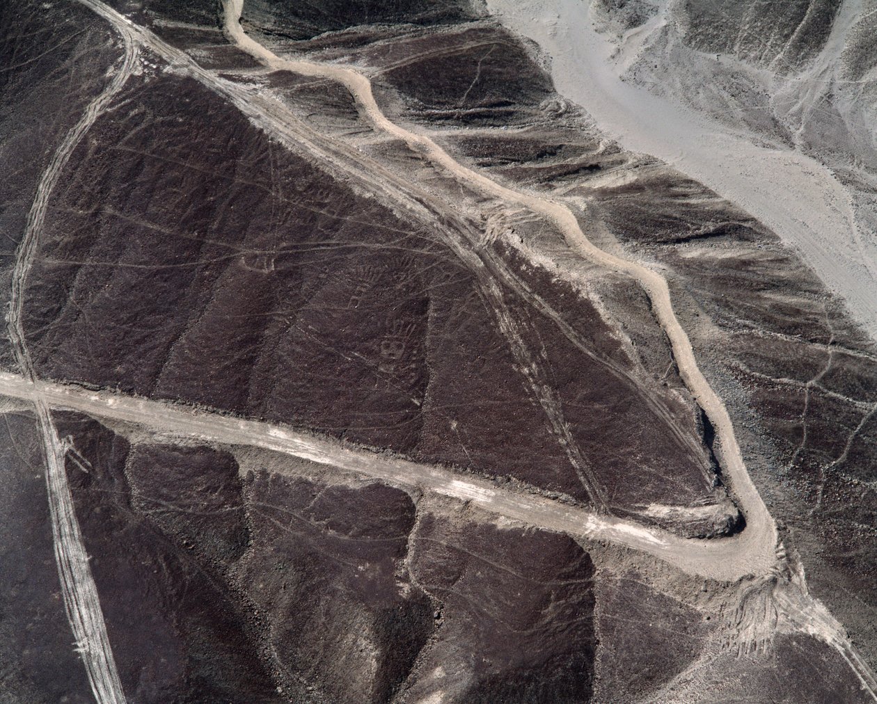 منظر جوي لخطوط نازكا (تصوير بواسطة عصور ما قبل التاريخ