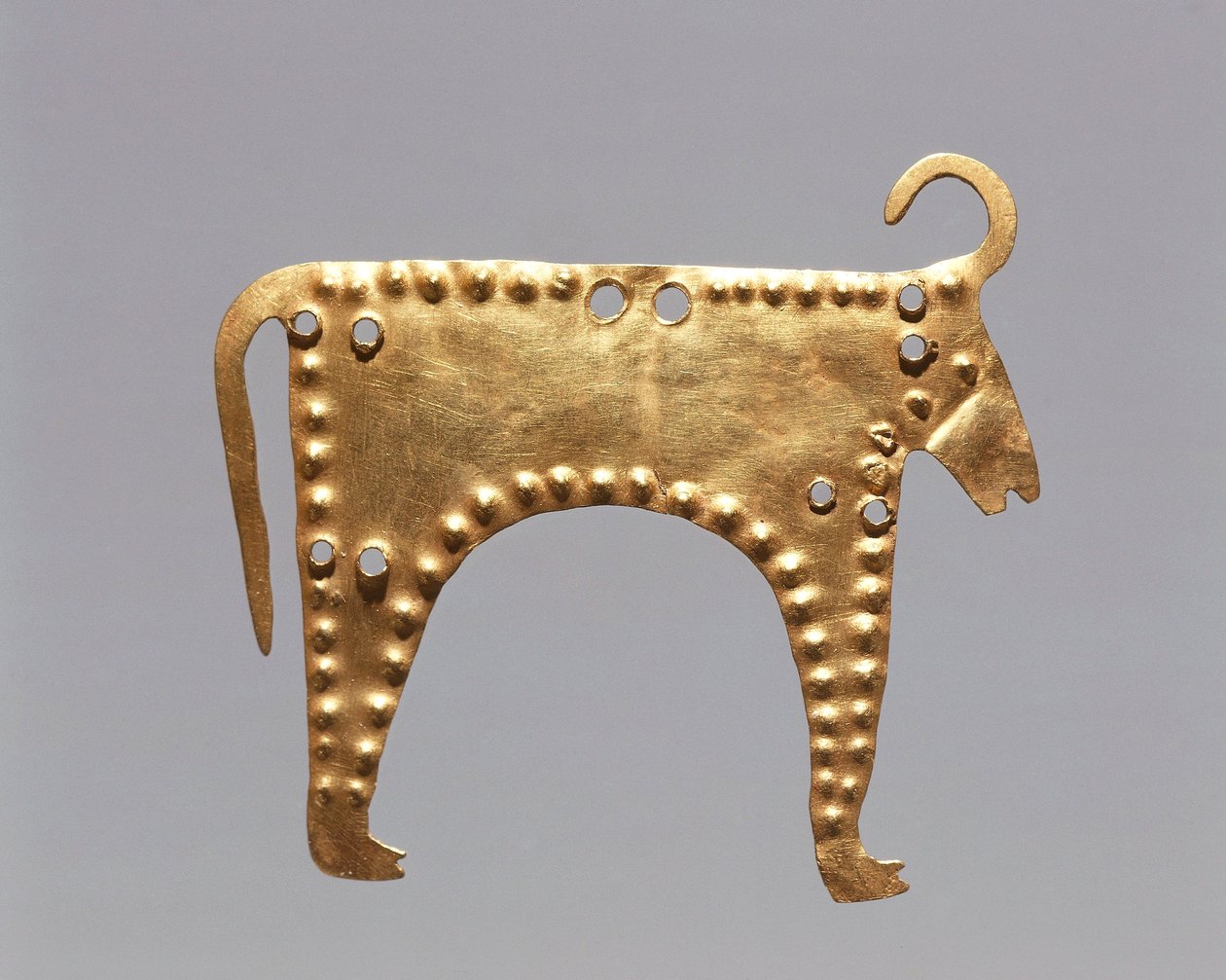 Bulgaria, Sofia, Natsionalen Istoritcheski Muzej, Gold leaf with animal figures from Varna بواسطة عصور ما قبل التاريخ