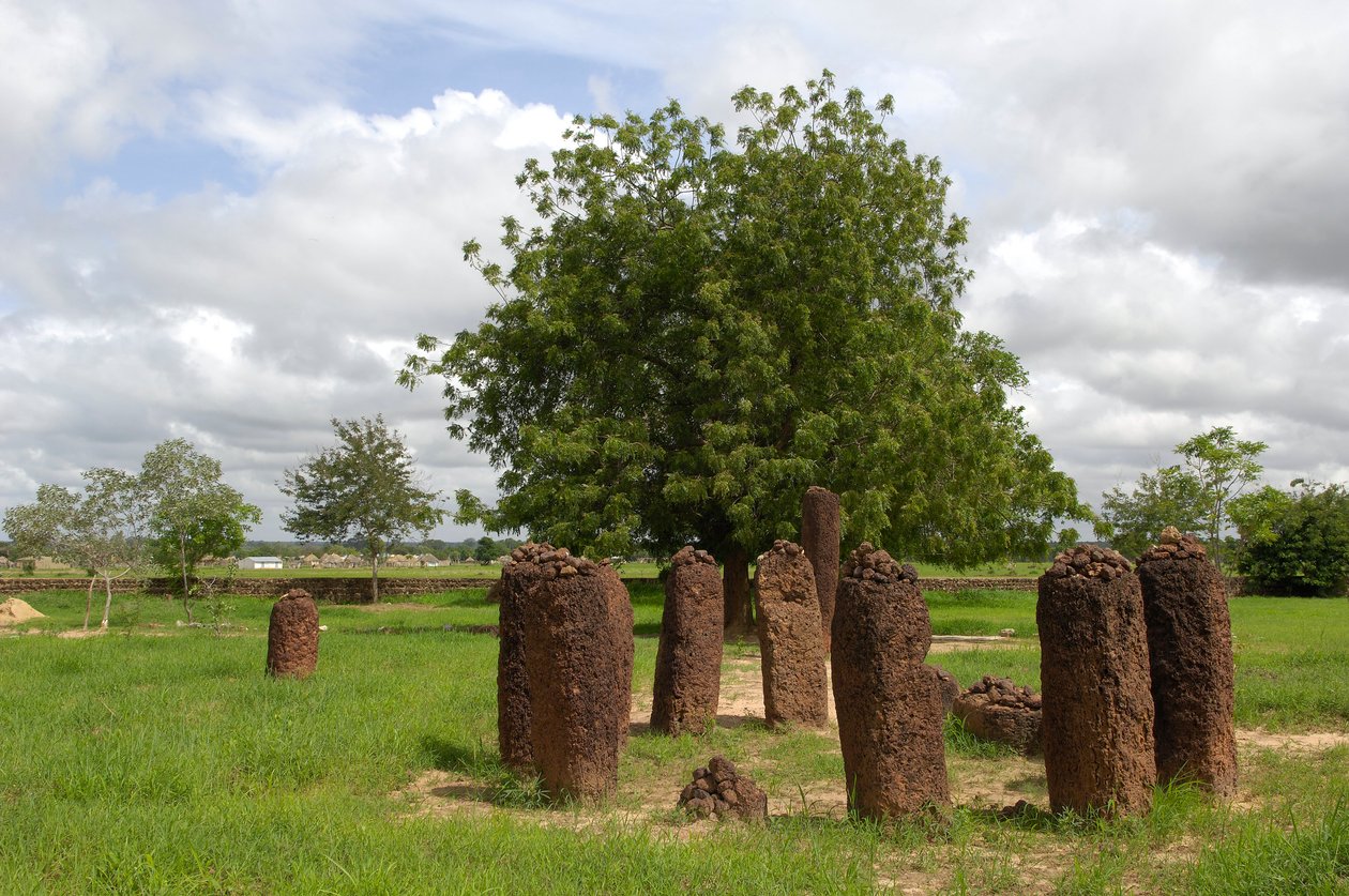 Prehistory: Megalithic circle of stones from Wassu, Gambia (photo) بواسطة عصور ما قبل التاريخ