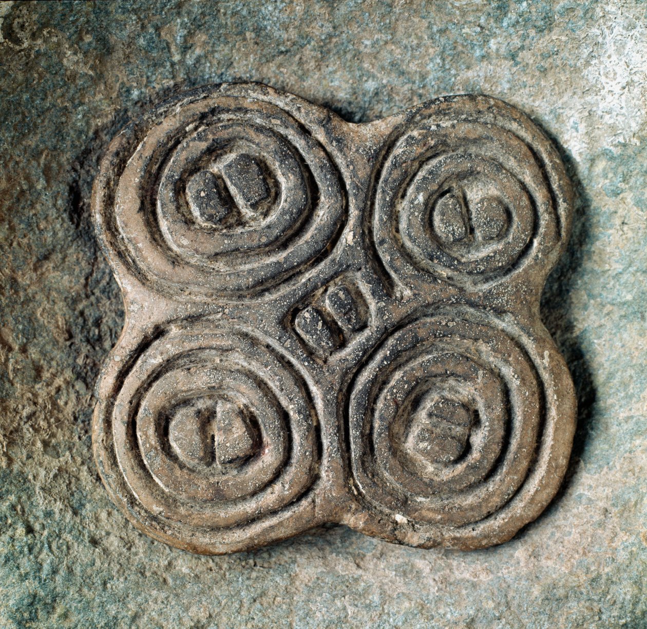 Prehistory: seal or seal (pintadera) decoree of a spiral from the Necropole of Arene Candide (Finale Liguria), Liguria. Middle Neolithic, Stone Age. Genes, museo di archeologia ligure بواسطة عصور ما قبل التاريخ