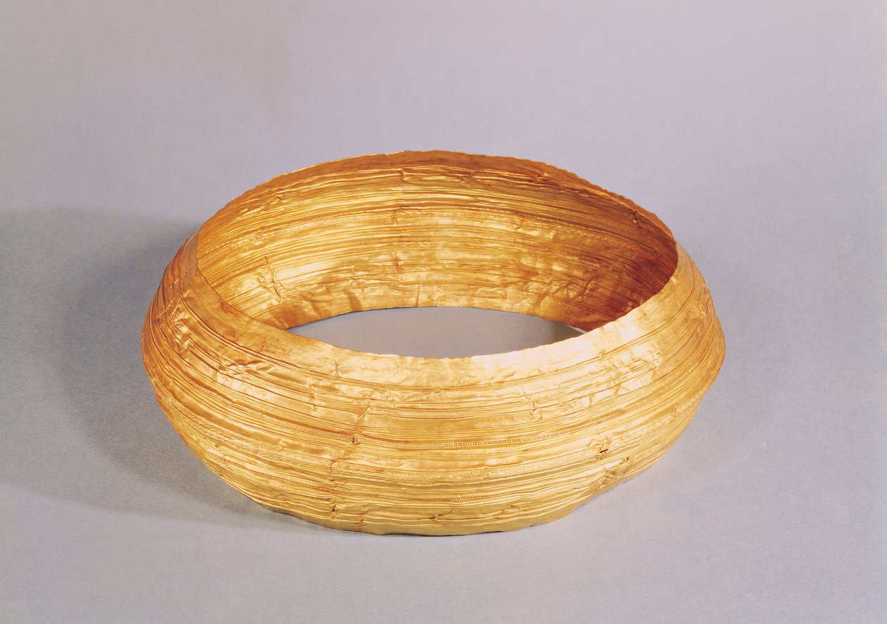 قلادة من ابريمونت ، القرن السادس قبل الميلاد (ذهب) بواسطة protohistoric