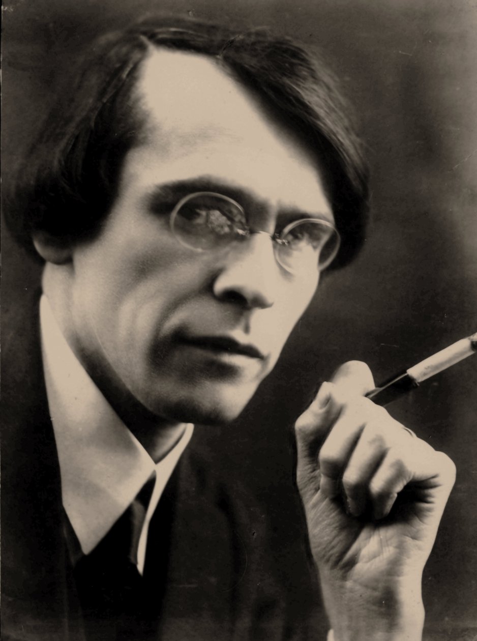 فلاديسلاف خوداسيفيتش - صورة للشاعر فلاديسلاف خوداسيفيتش (1886-1939) لشوموف وبيوتر إيفانوفيتش (1872-1936). مصور ، نهاية العشرينيات. مجموعة خاصة بواسطة بيوتر إيفانوفيتش شوموف