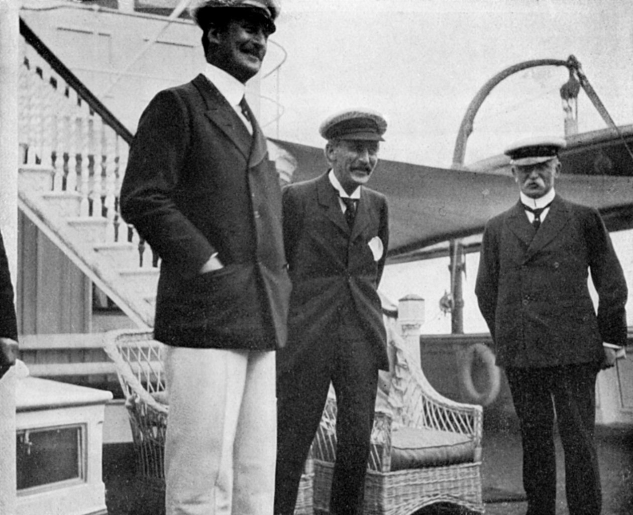 السير تشارلز هاردينج ، السير آرثر نيكولسون والجنرال السير جون فرنش ، 1908 بواسطة الملكة الكسندرا