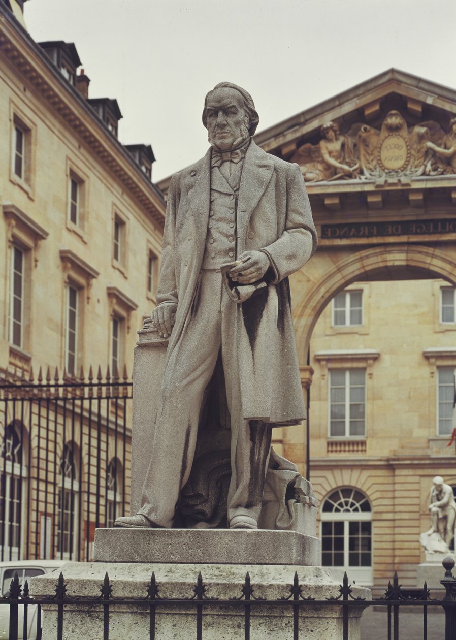 تمثال كلود برنار (1813-1878) خارج كلية فرنسا بواسطة R. Coudegues
