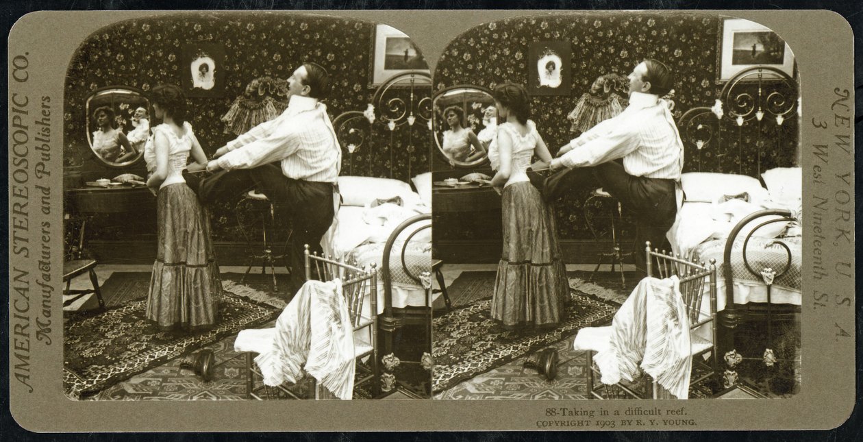 بطاقة مجسمة تصور امرأة ترتدي مشدًا ، نشرتها شركة American Stereoscopic بواسطة راي يونغ