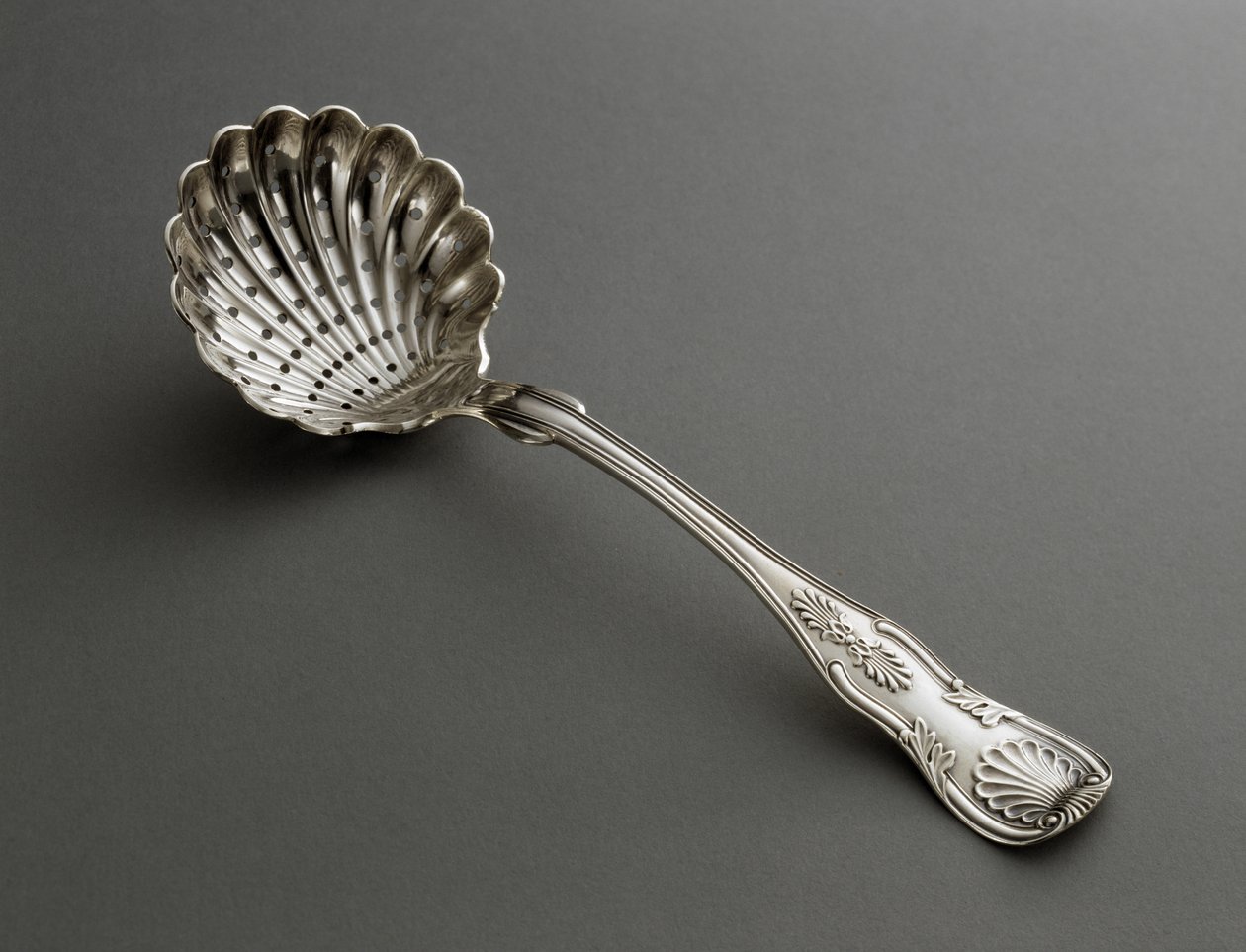 مغرفة مثقوبة ، ج. 1825-1846 (فضة) بواسطة ر و دبليو ويلسون