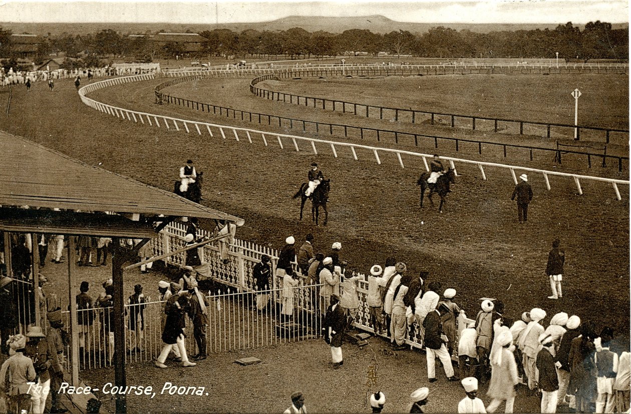 The Race-Course, Poona, c.1900-30 (sepia photo) بواسطة رافائيل تاك وأولاده