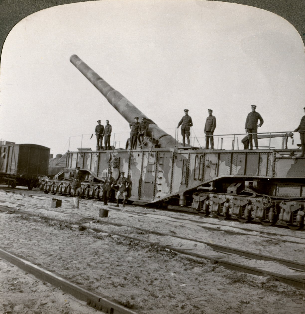 مسدس سكة حديد 16 بوصة سحق خط هيندنبورغ ، الحرب العالمية الأولى ، فرنسا ، 1917-1918. بواسطة واقعية يسافر الناشرين