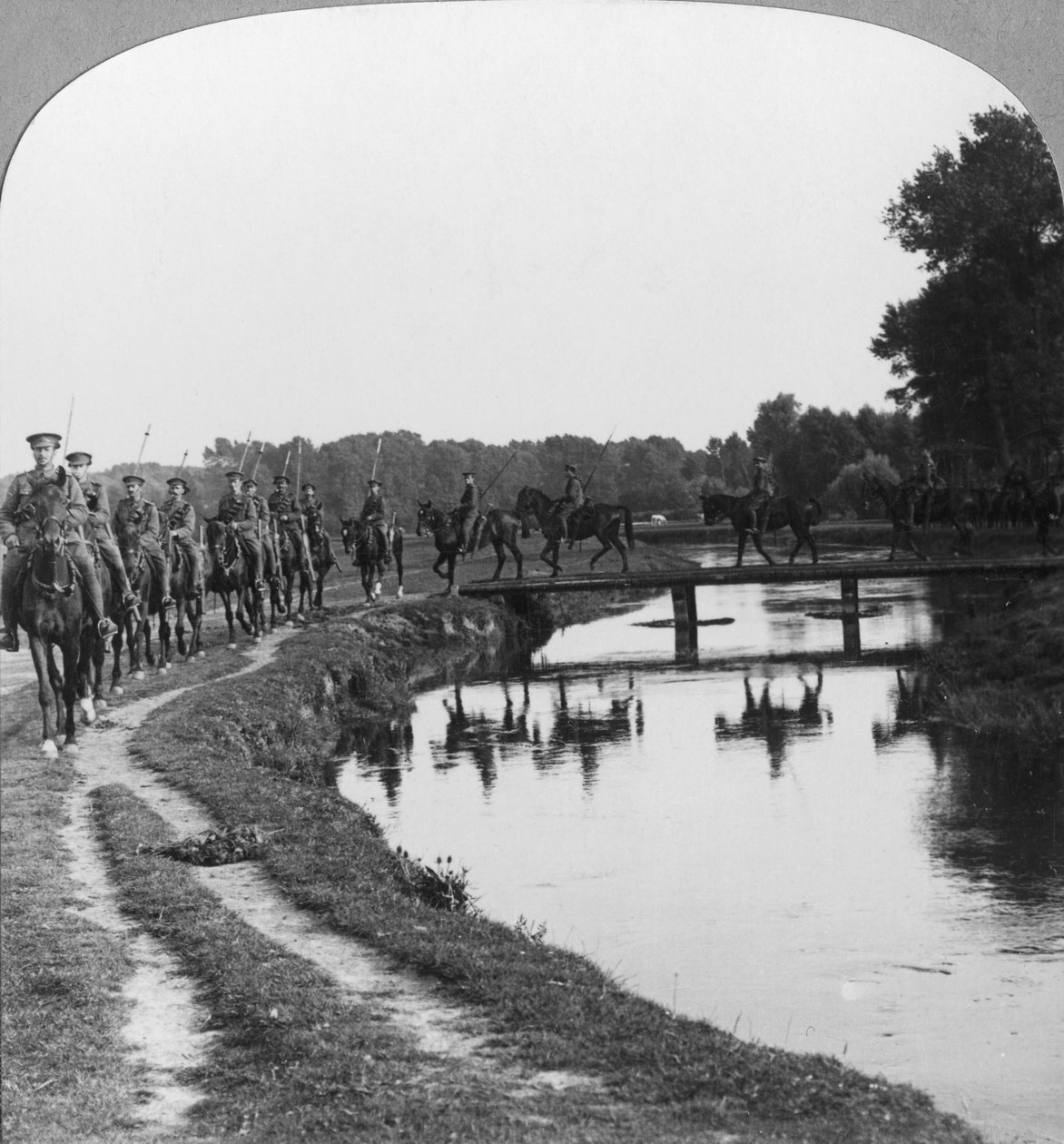 فوج من سلاح الفرسان اللنبي وراء الخط ، Ypres ، بلجيكا ، الحرب العالمية الأولى ، c1914-c1917. بواسطة واقعية يسافر الناشرين