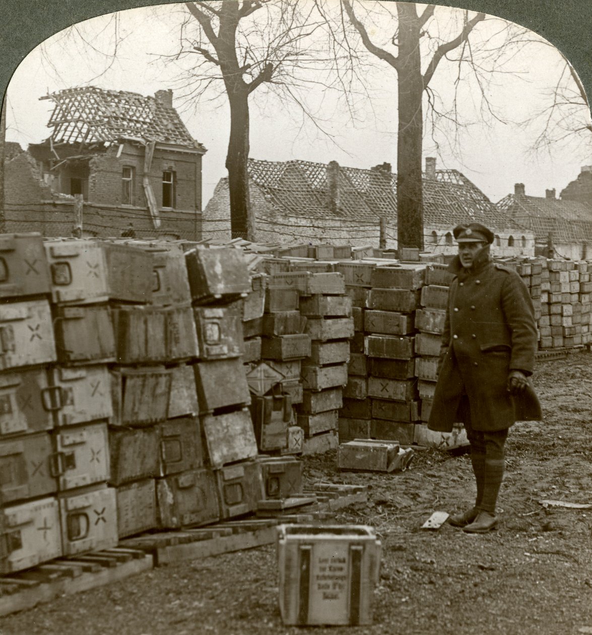 الذخائر الألمانية المهجورة بالقرب من كامبراي ، الحرب العالمية الأولى ، 1914-1918. بواسطة واقعية يسافر الناشرين