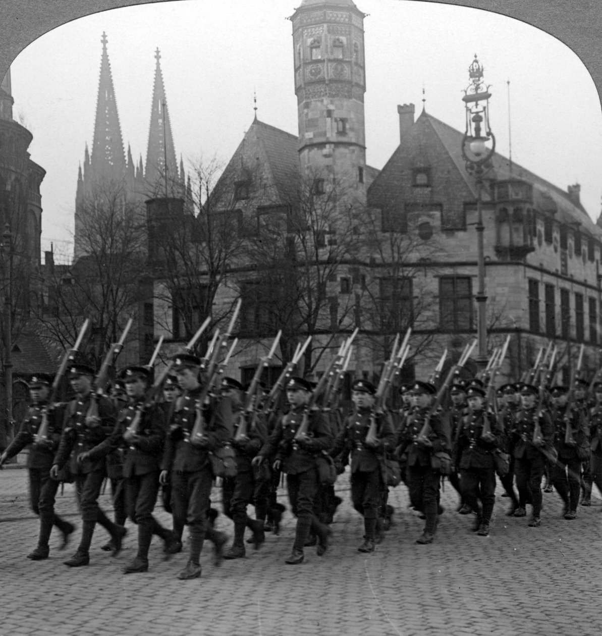 القوات البريطانية تسير في كولونيا ، ألمانيا ، 1918-1926. بواسطة واقعية يسافر الناشرين