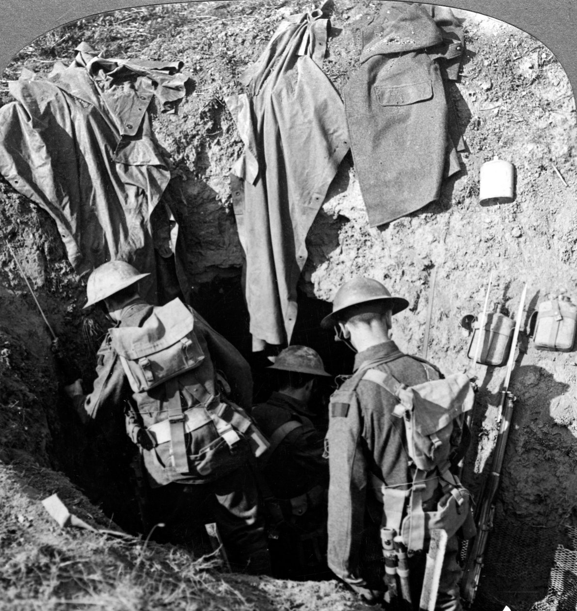 تم القبض على المخبأ الألماني مقدمًا في باباوم ، فرنسا ، الحرب العالمية الأولى ، 1914-1918. بواسطة واقعية يسافر الناشرين