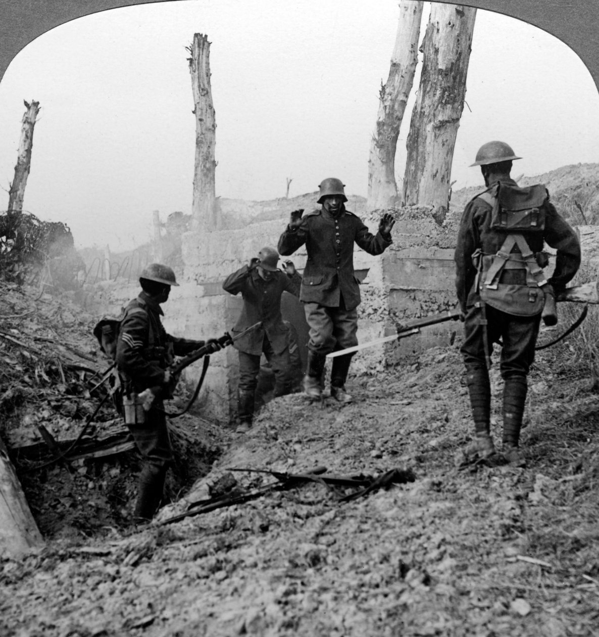 استسلام الجنود الألمان ، بوليكور ، فرنسا ، الحرب العالمية الأولى ، 1914-1918. بواسطة واقعية يسافر الناشرين