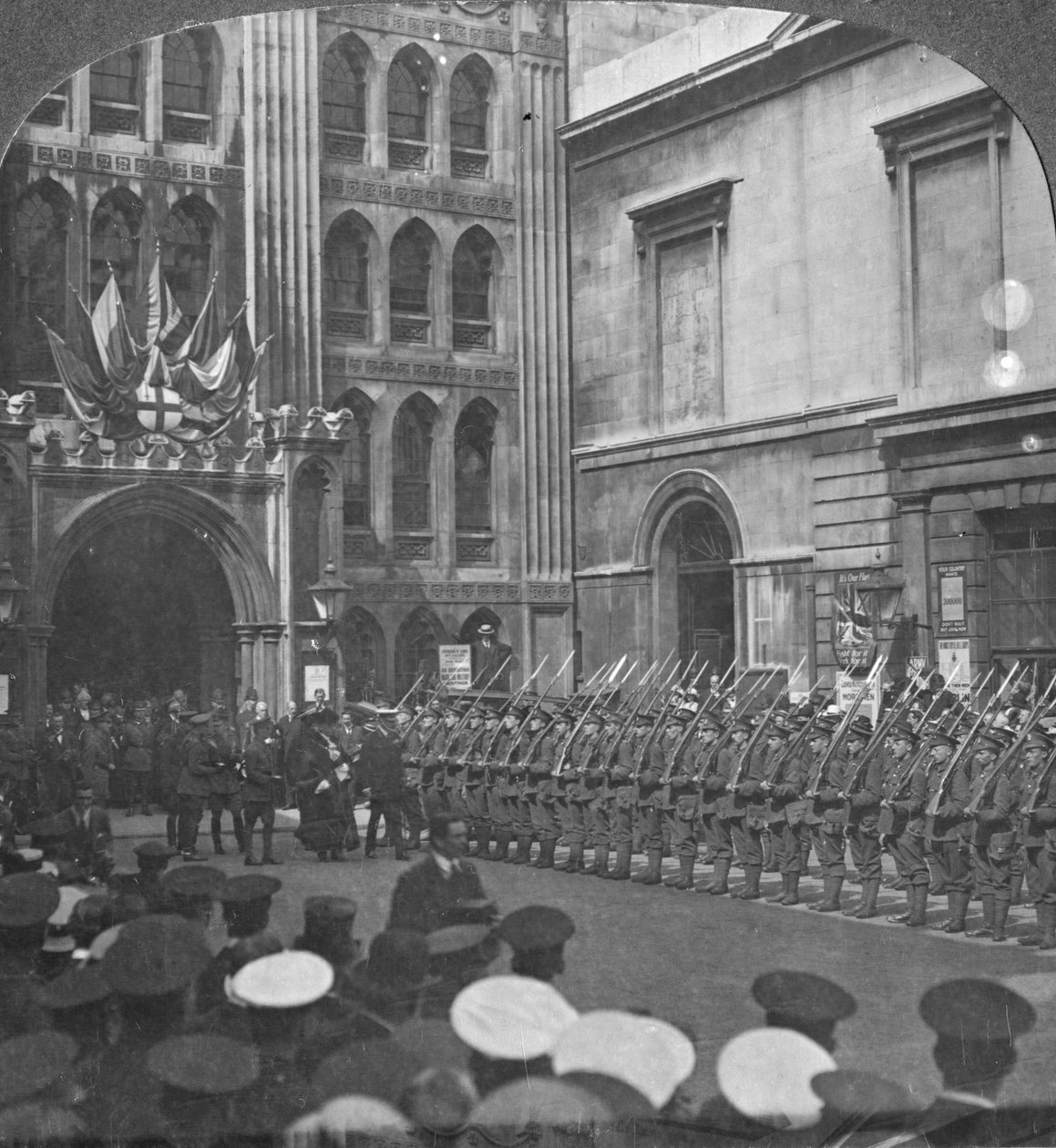 تفتيش حرس الشرف في Guildhall ، لندن ، الحرب العالمية الأولى ، c1914-c1916 بواسطة واقعية يسافر الناشرين