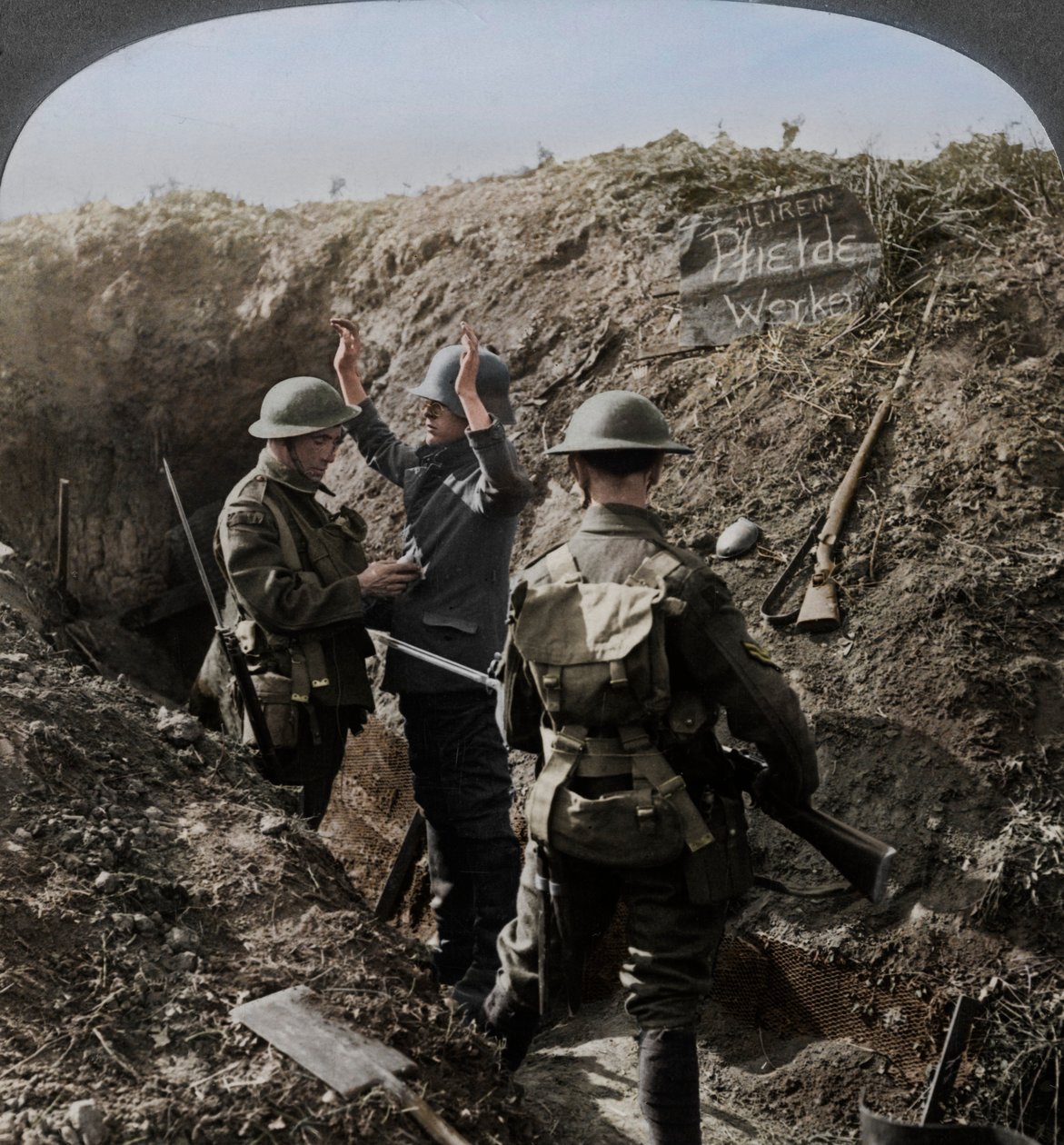 استجواب سجين ألماني للحصول على معلومات ، الحرب العالمية الأولى ، 1914-1918 بواسطة واقعية يسافر الناشرين