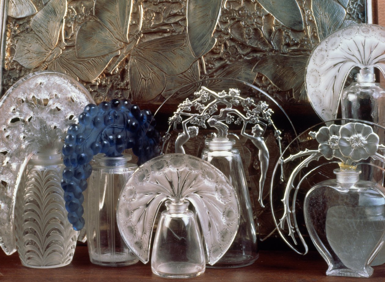 Perfume flacon in glass بواسطة رينيه جول لاليك