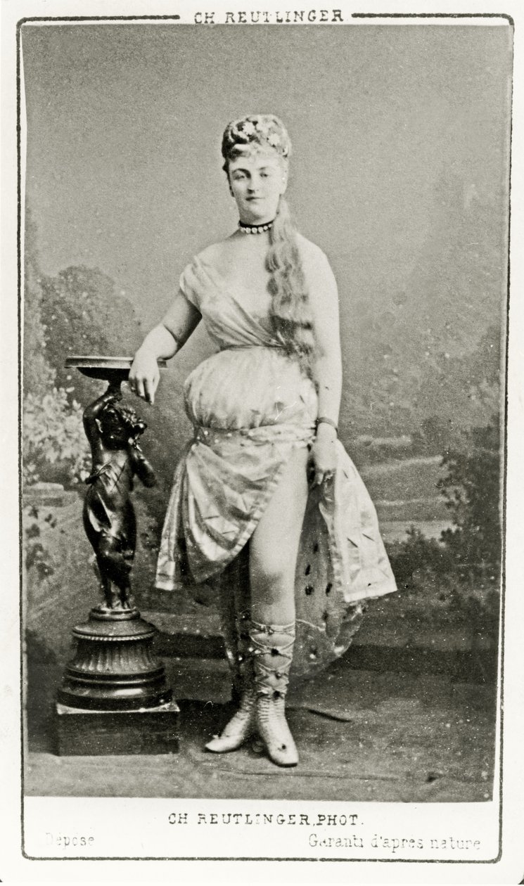 ميري لوران على خشبة المسرح ، c.1888-89 بواسطة استوديو ريوتلنجن