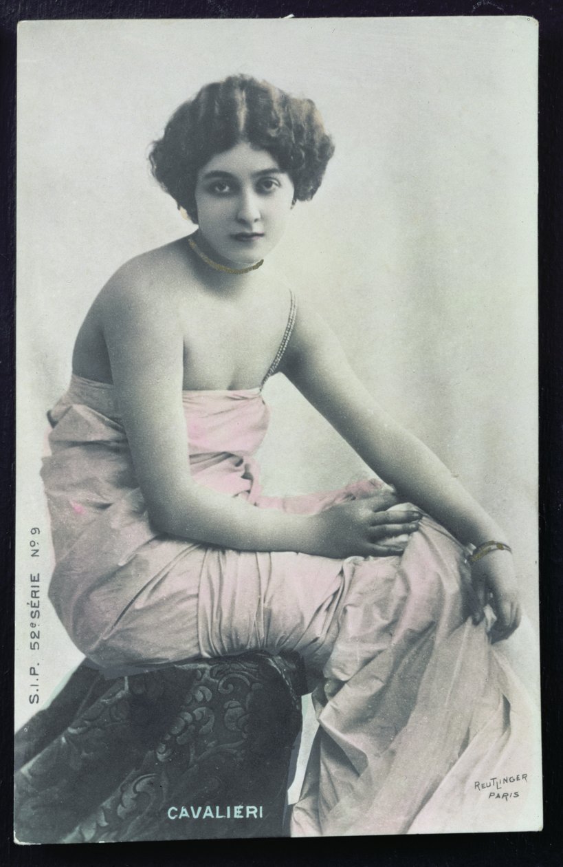 بطاقة بريدية تصور الراقصة والمغنية لينا كافاليري (مواليد 1874) (صورة ملونة) بواسطة استوديو ريوتلنجن