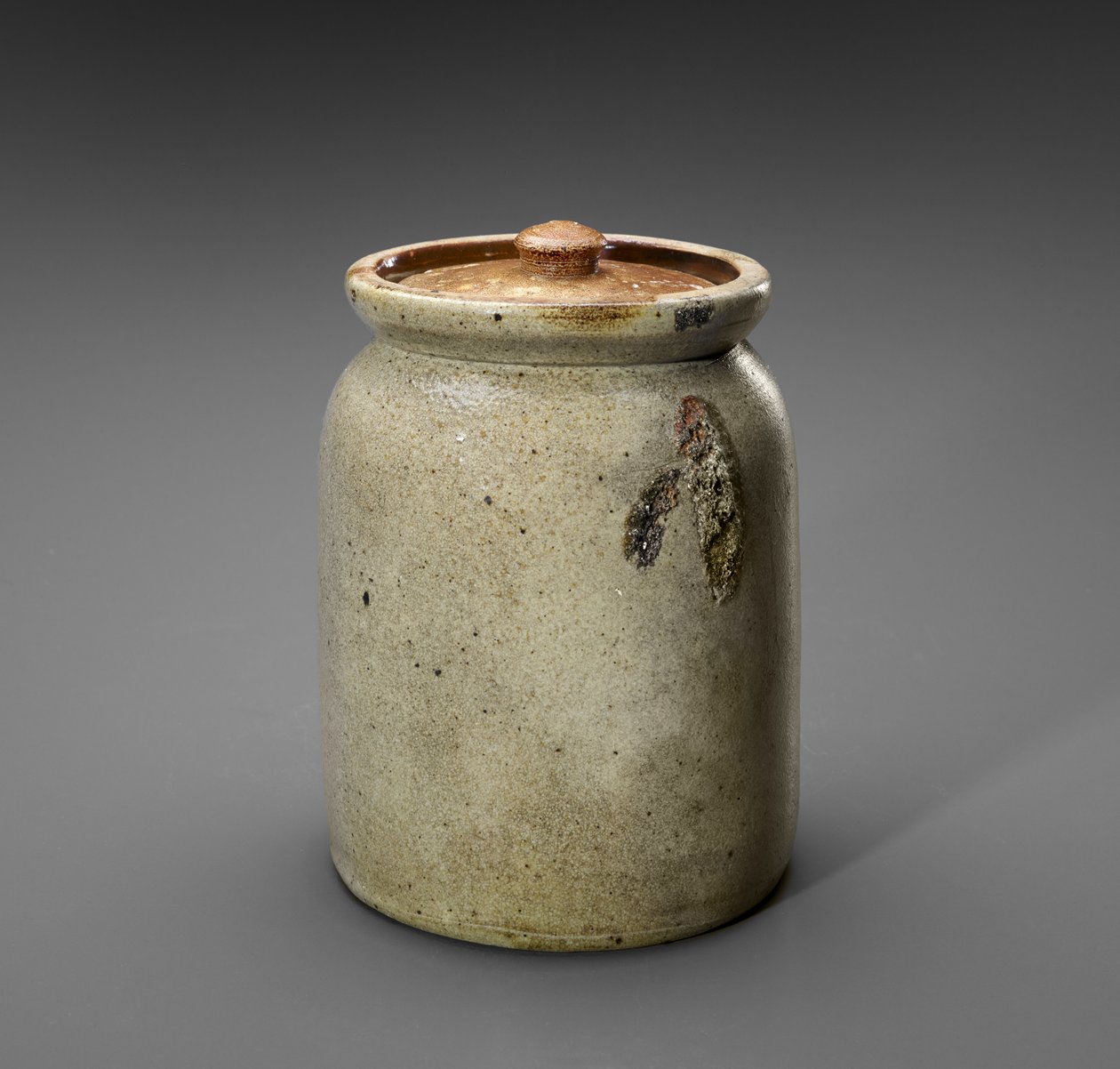 جرة ، ج. 1920-1935 (خزف حجري مطلي بالملح) بواسطة شركة رونسبورو للفخار (attr.to)