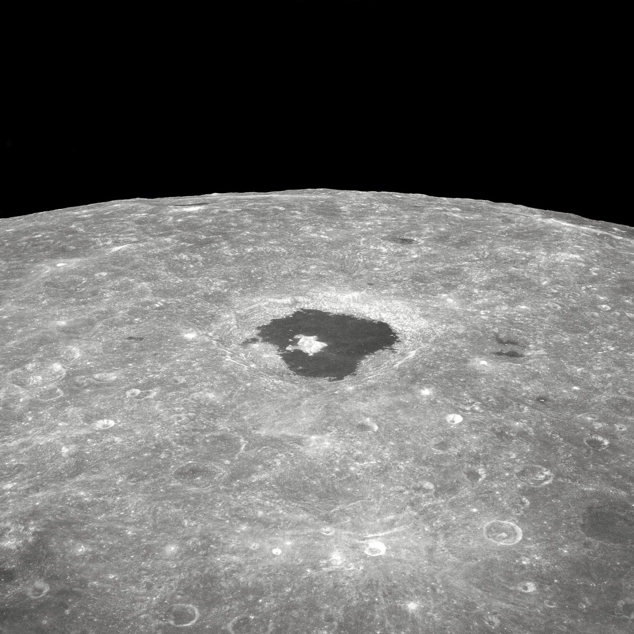 Crater Tsiolkovsky بواسطة ريتشارد (بعد) داد