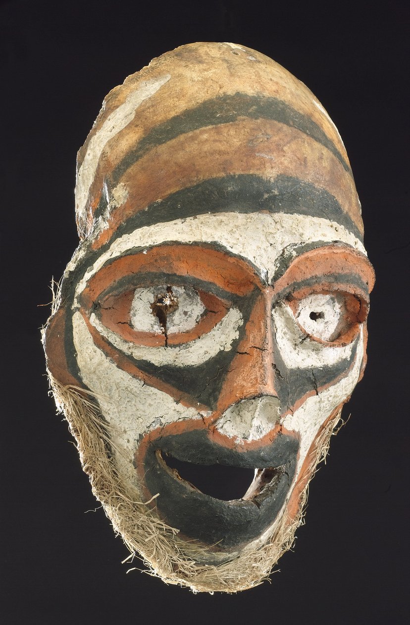 Mask made from a human skull, New Britain, Papua New Guinea بواسطة ريتشارد (بعد) داد