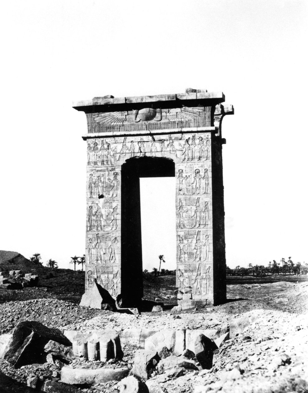 قوس الهيكل بالكرنك ، مصر ، 1863-1864 بواسطة ريتشارد فيني سبايرس