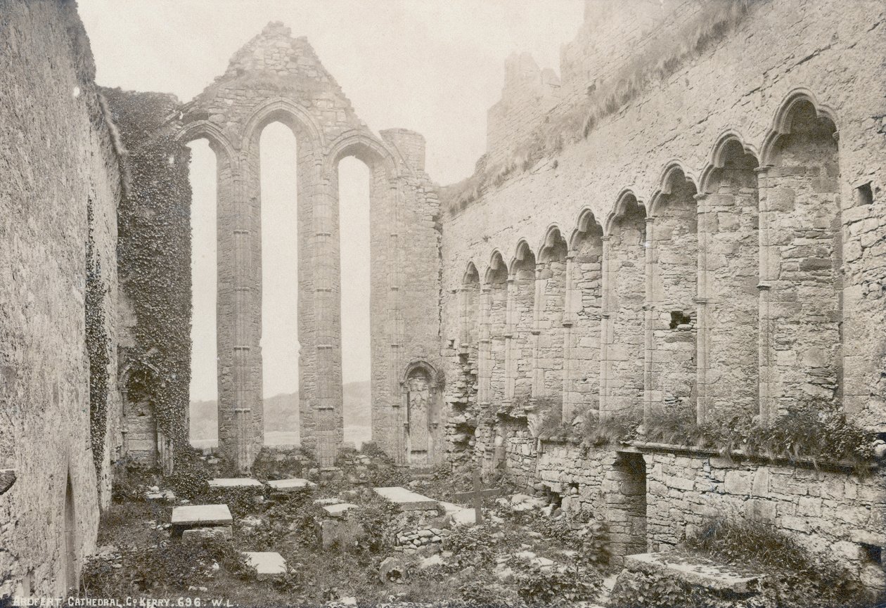 كاتدرائية Ardfert ، تصوير روبرت روبرت لاستوديو ويليام لورانس الفوتوغرافي ، c.1880s (بني داكن) بواسطة روبرت فرنش