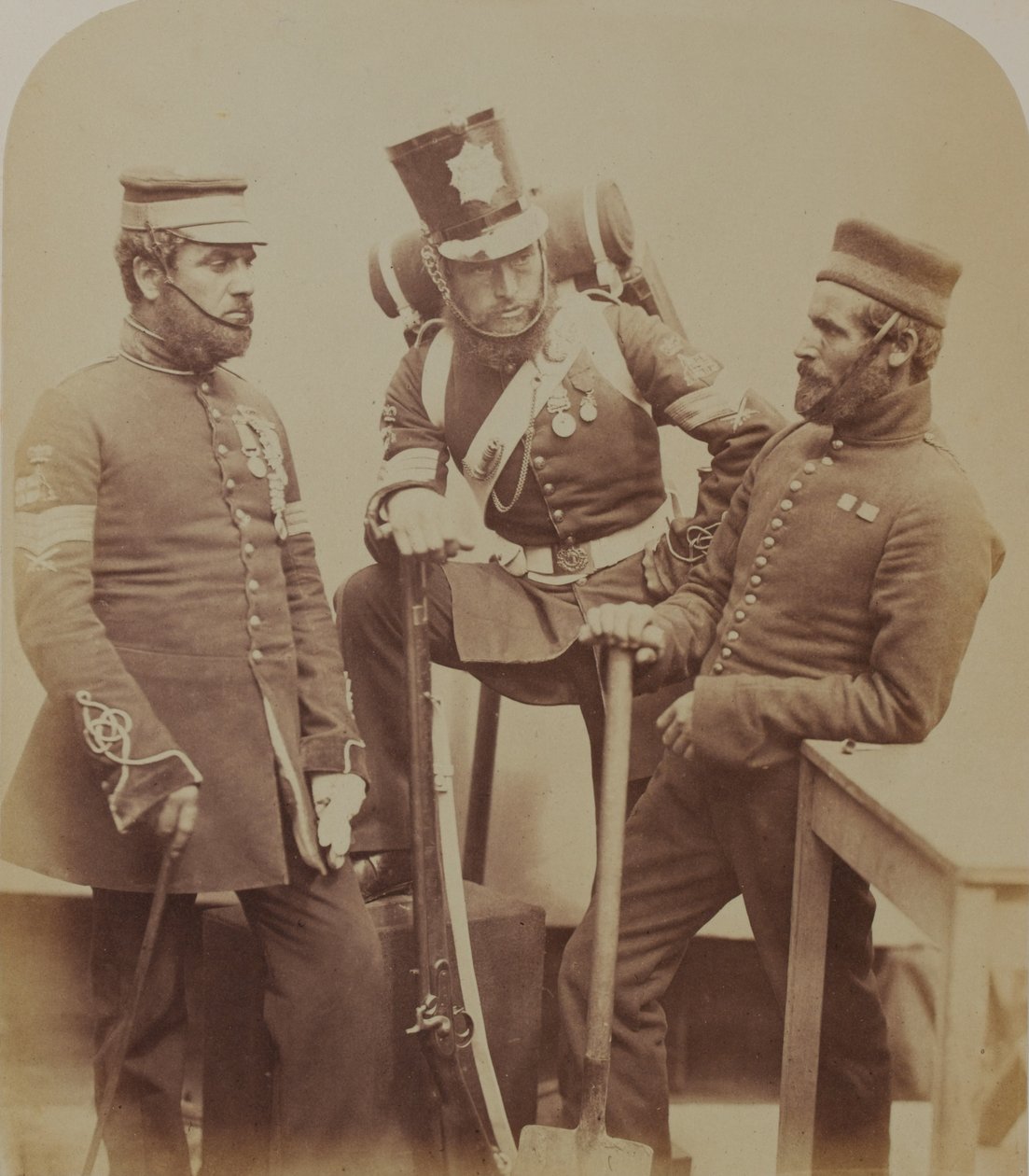 Color-Sergeants J.Stanton، Kester Knight and W. Bruce، Royal Sappers and Miners، 1856 (sepia photo) بواسطة روبرت هوليت