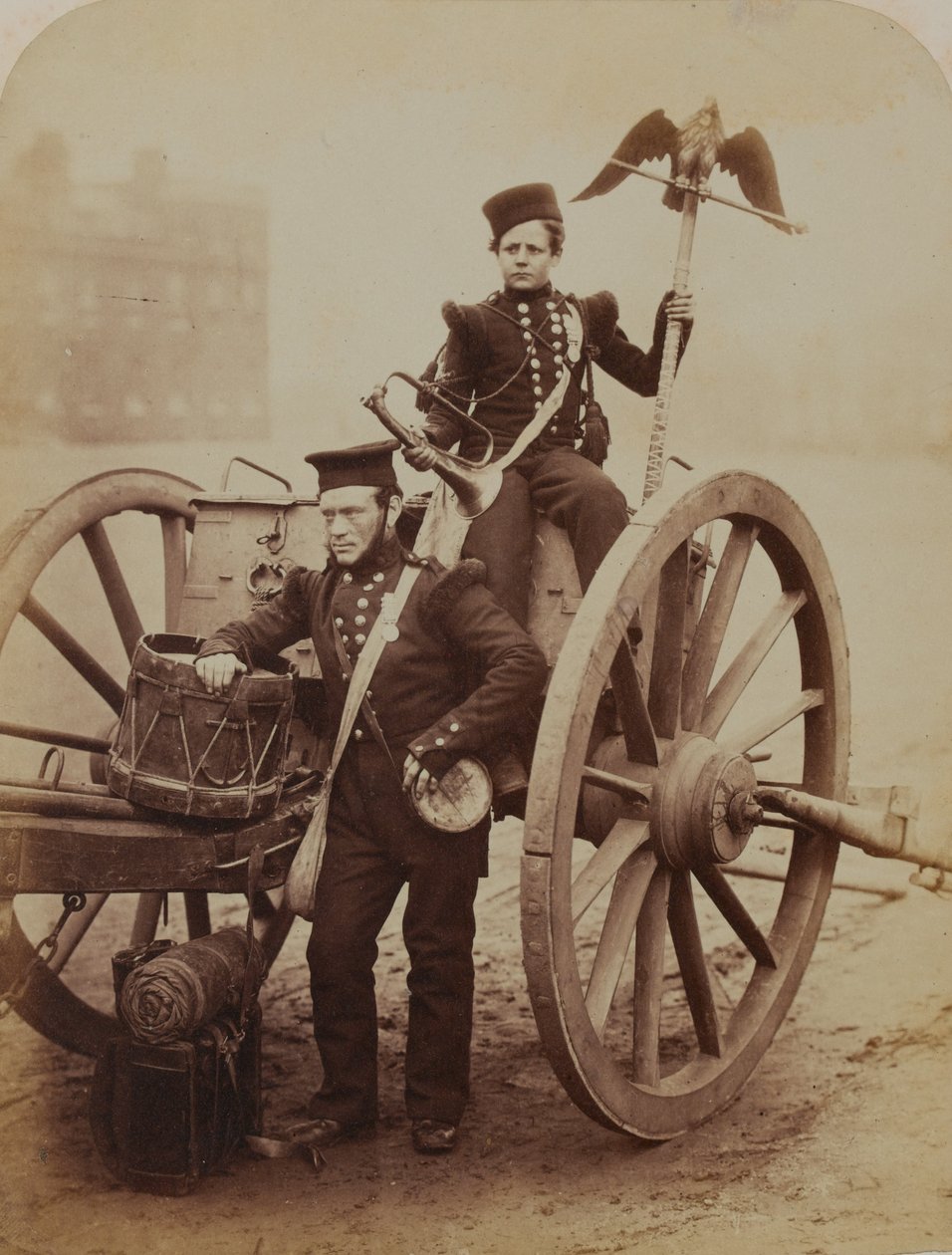عازفون البوق Gritten and Lang ، المدفعية الملكية ، 1856 (صورة بني داكن) بواسطة روبرت هوليت