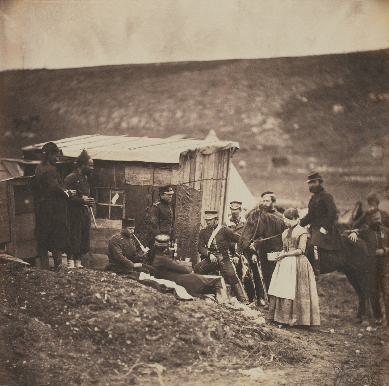 حزب القوات الفرنسية والإنجليزية في معسكر حراس التنين الرابع ، من ألبوم يحتوي على 52 صورة مرتبطة بحرب القرم ، 1855 بواسطة روجر فينتون