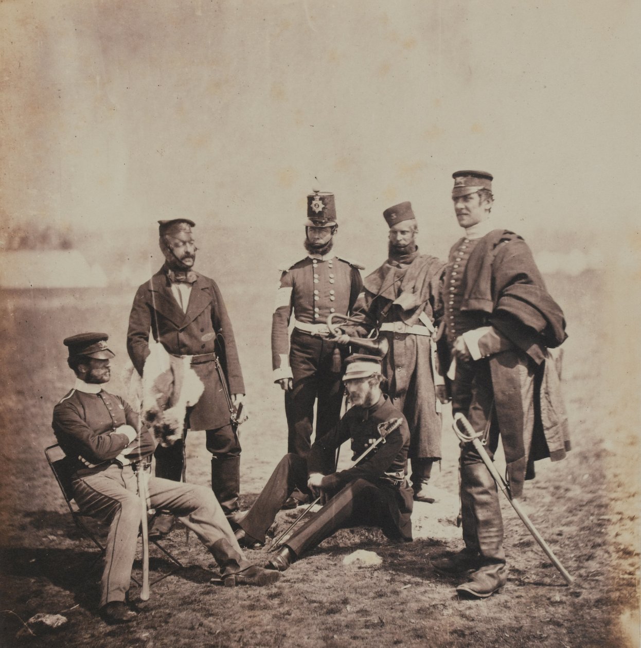 العميد تشارلز توماس فان ستروبنزي (1812-1892) وضباط الباف من ألبوم يحتوي على 52 صورة مرتبطة بحرب القرم ، 1855 بواسطة روجر فينتون
