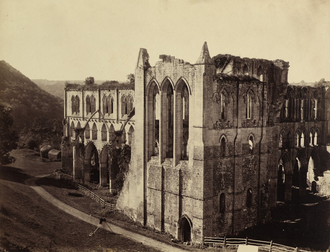 دير Rievaulx ، شمال ترانسبت ، 1854. بواسطة روجر فينتون