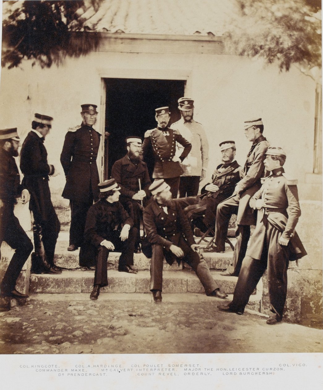 الأركان في المقر ، من ألبوم يحتوي على 52 صورة مرتبطة بحرب القرم ، 1855 بواسطة روجر فينتون