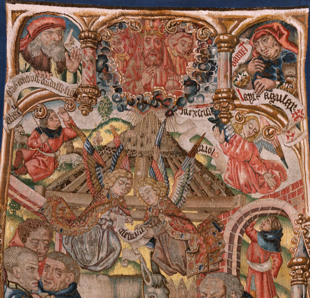 نسيج فلمنكي. ثلاثية ولادة المسيح (Tríptico del Nacimiento de Jesús). نماذج من رسام الكاريكاتير لدائرة Rogier van der Weyden. صنع جنوب هولندا. كاليفورنيا 1492. نسيج الذهب والفضة والحرير والصوف. بواسطة روجير فان دير (دائرة) وايدن