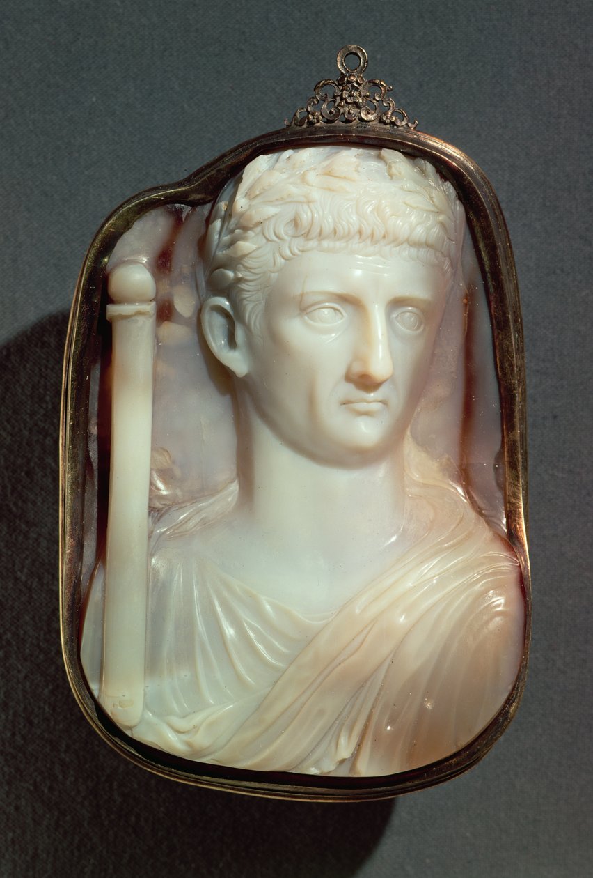 عقيق حجاب ، يحمل صورة الإمبراطور كلوديوس (10BC-54AD) ، في نقوش عالية (عقيق) بواسطة رواية