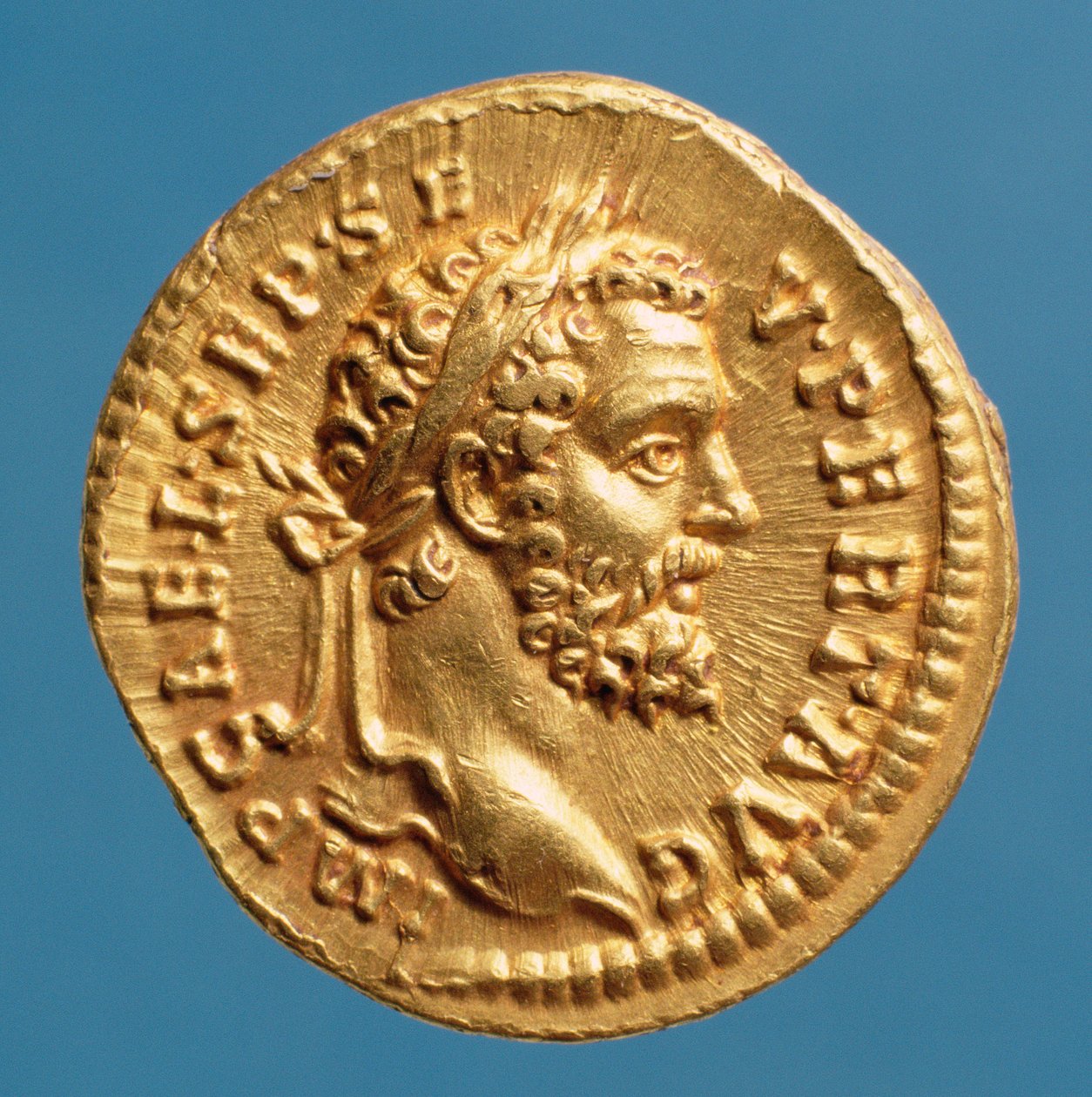 Aureus (وجه) من Septimius Severus (193-211) يرتدي إكليل الغار. (ذهبي) نقش: IMP CAE L SEP SEV PERT AVG بواسطة رواية