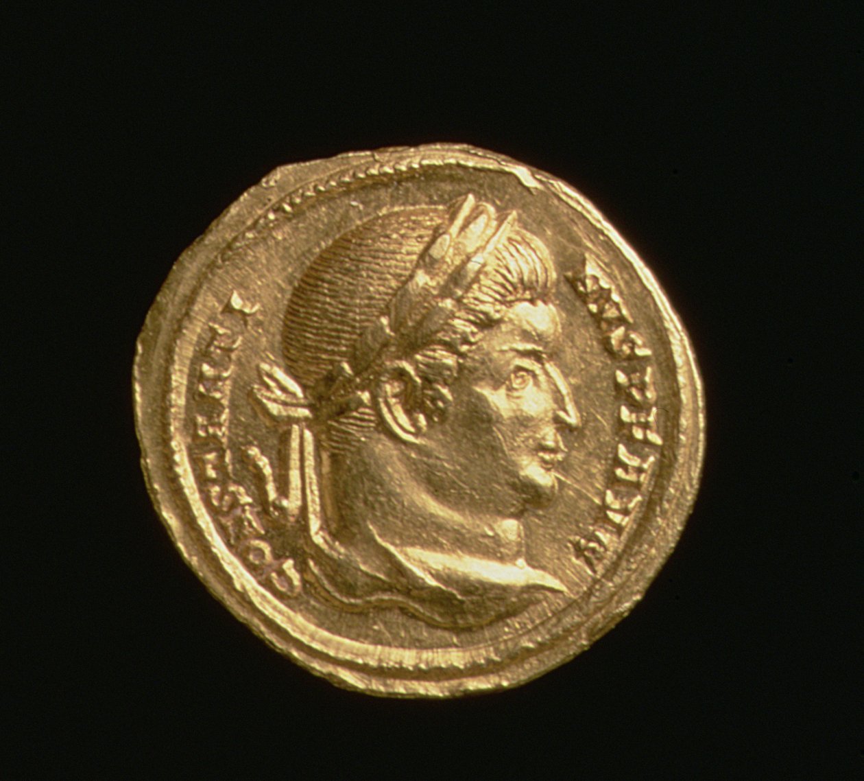 Aureus of Constantine the Great (AD 306-37) إمبراطور روما ، ترير مينت ، 306-37 م (الوجه) (الذهب) بواسطة رواية