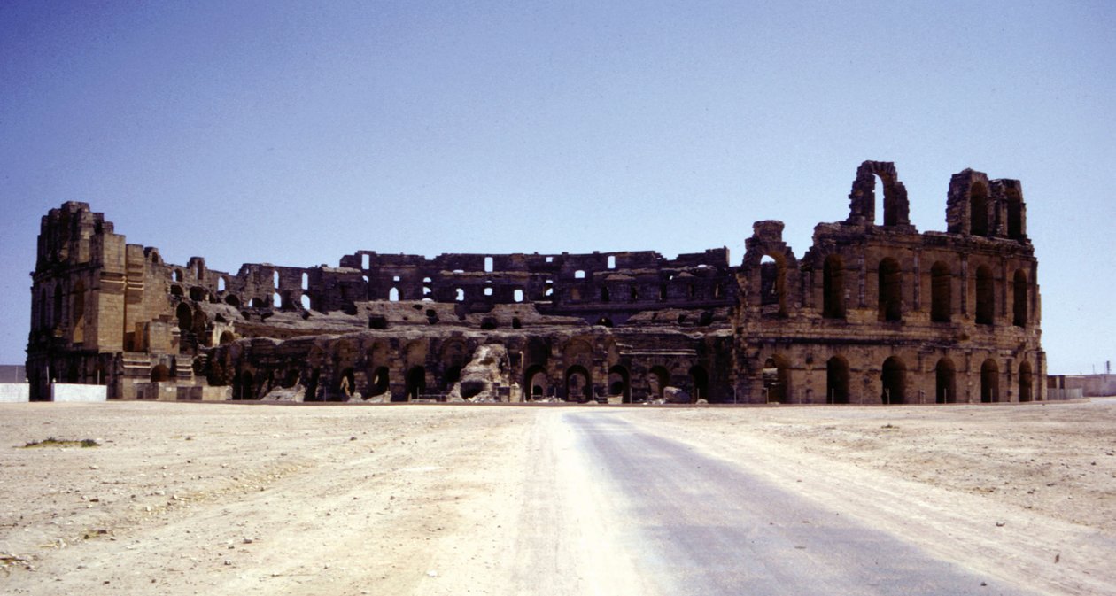 مدرج الجم (تونس). بواسطة رواية